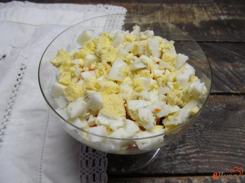 Фото приготовление рецепта: Салат из говядины с фасолью и яйцом шаг №3