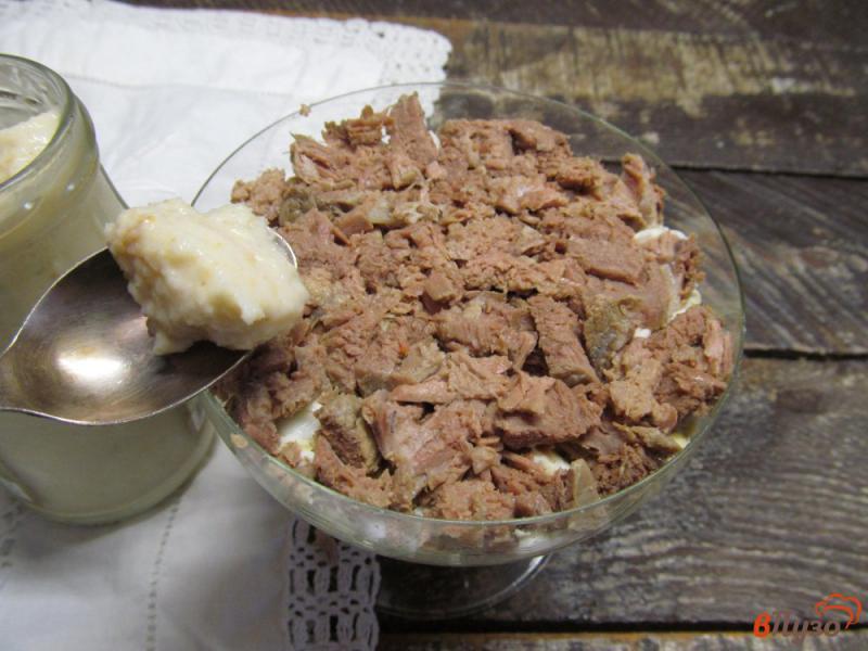 Фото приготовление рецепта: Салат из говядины с фасолью и яйцом шаг №4