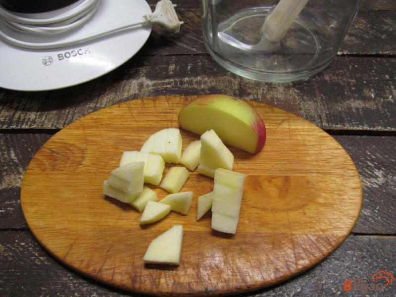 Фото приготовление рецепта: Котлеты из индейки с яблоком шаг №1