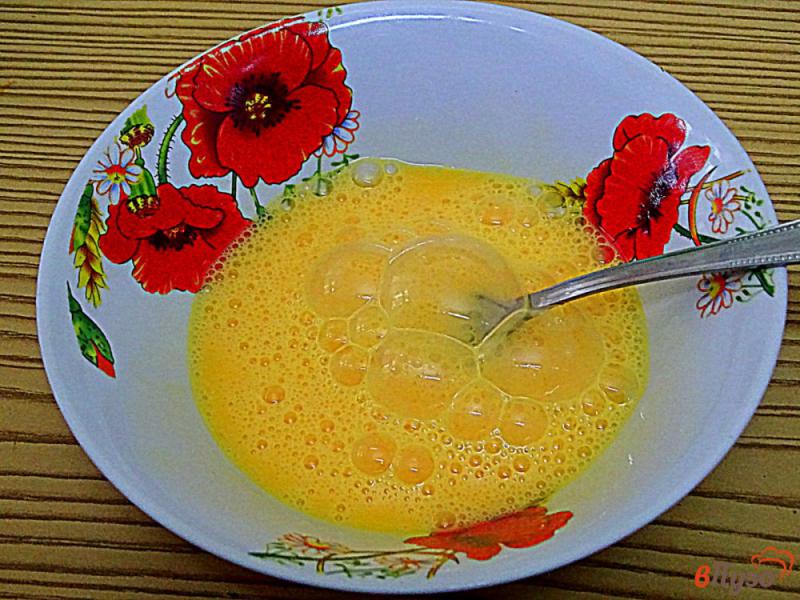 Фото приготовление рецепта: Щавелевый суп со взбитыми яйцами и шпинатом шаг №8