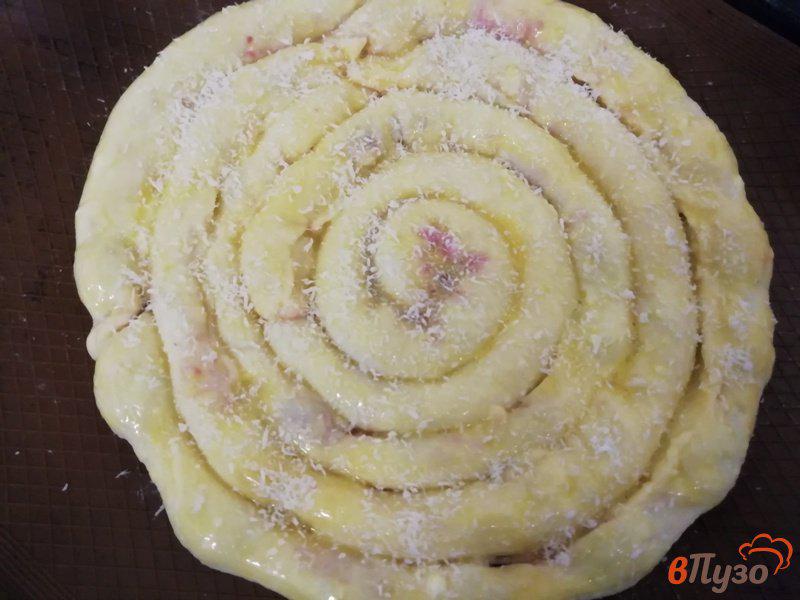 Фото приготовление рецепта: Спиральный пирог «Улитка» с вишней шаг №4