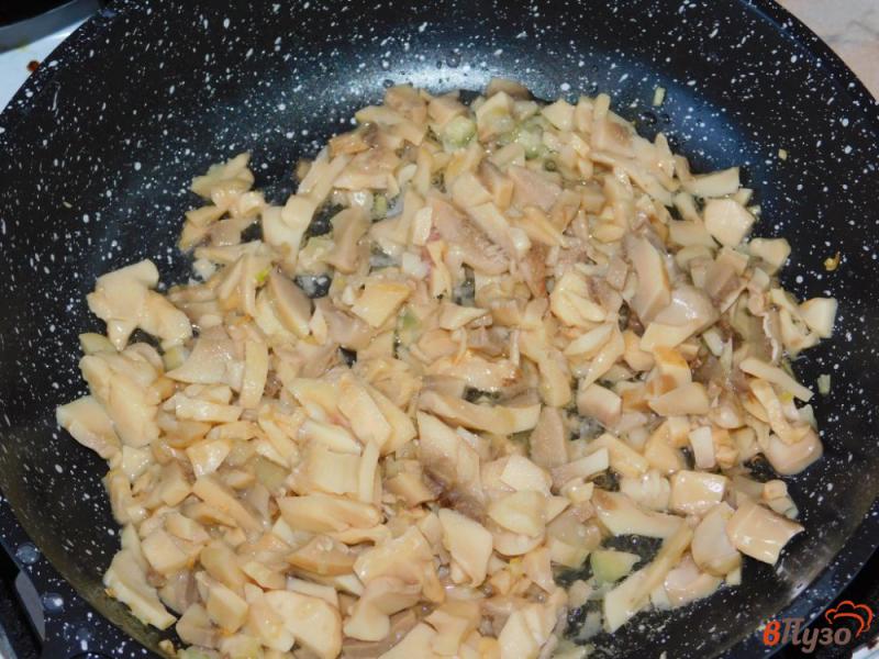 Фото приготовление рецепта: Свинина в сливочно-грибном соусе шаг №2