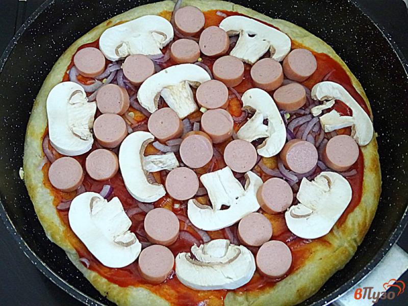 Фото приготовление рецепта: Открытый пицца-пирог на сковороде шаг №13