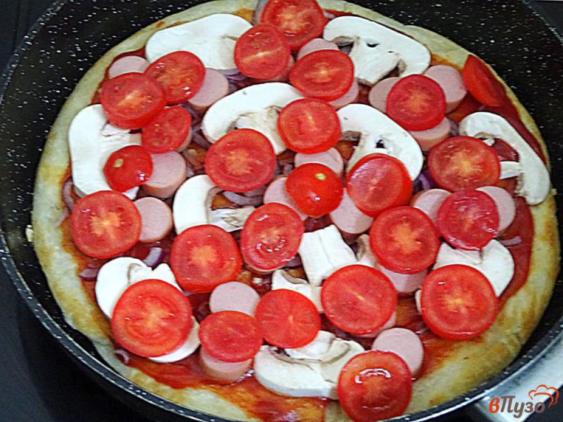 Фото приготовление рецепта: Открытый пицца-пирог на сковороде шаг №14