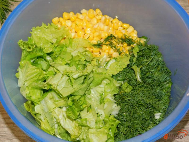 Фото приготовление рецепта: Салат из редиса с кукурузой шаг №3