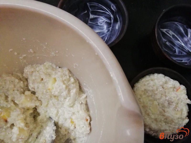 Фото приготовление рецепта: Ячневая каша, запечённая с творогом, яблоком и курагой шаг №3