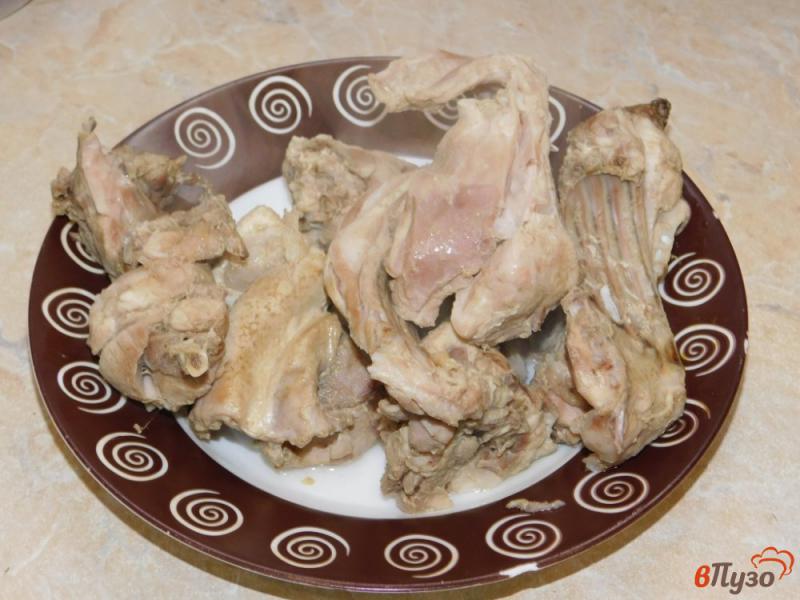 Фото приготовление рецепта: Суп из кролика с щавелем и яйцом шаг №1