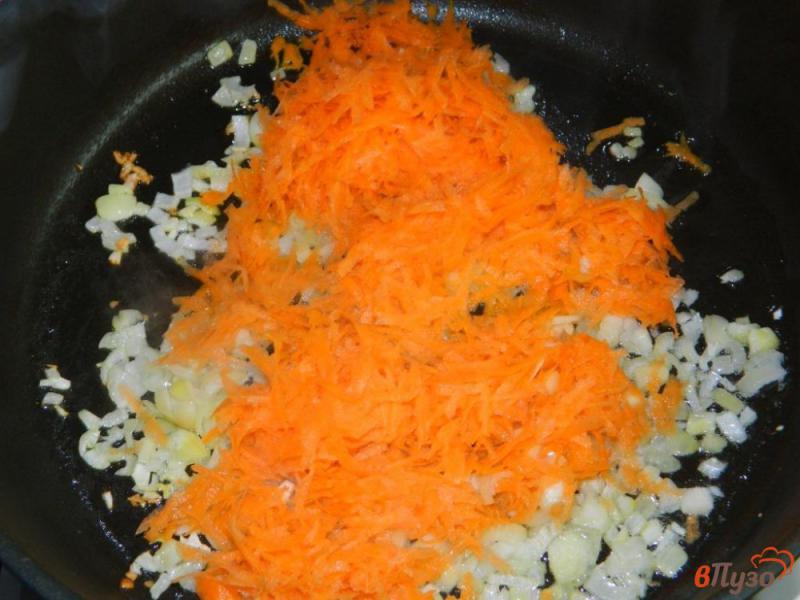 Фото приготовление рецепта: Суп из кролика с щавелем и яйцом шаг №2