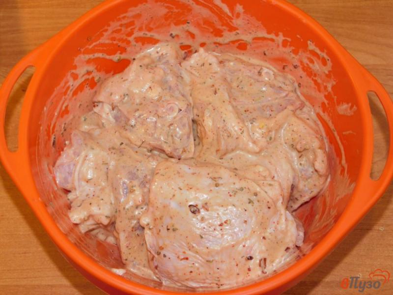 Фото приготовление рецепта: Куриные бедрышки в духовке шаг №2