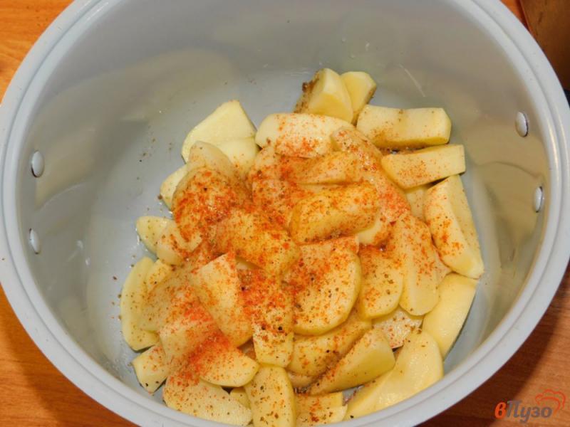 Фото приготовление рецепта: Картофель по-деревенски в мультиварке шаг №3
