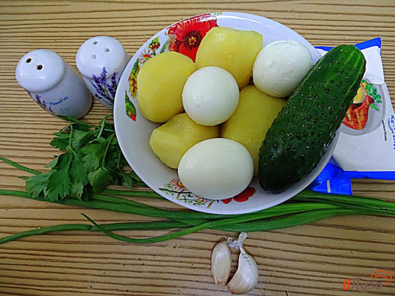 Фото приготовление рецепта: Картофельный салат под соусом шаг №1