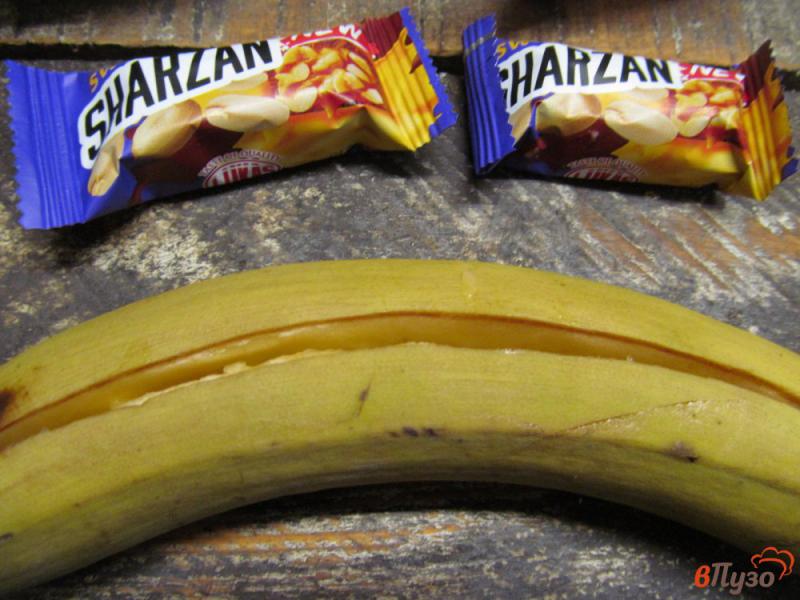 Фото приготовление рецепта: Запеченный банан с шоколадно-ореховой начинкой шаг №1