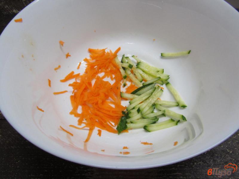 Фото приготовление рецепта: Салат из молодой капусты с оливками шаг №1