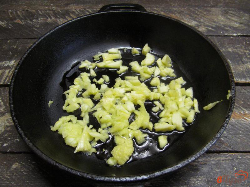 Фото приготовление рецепта: Фаршированные кабачки сыром и помидором черри шаг №2