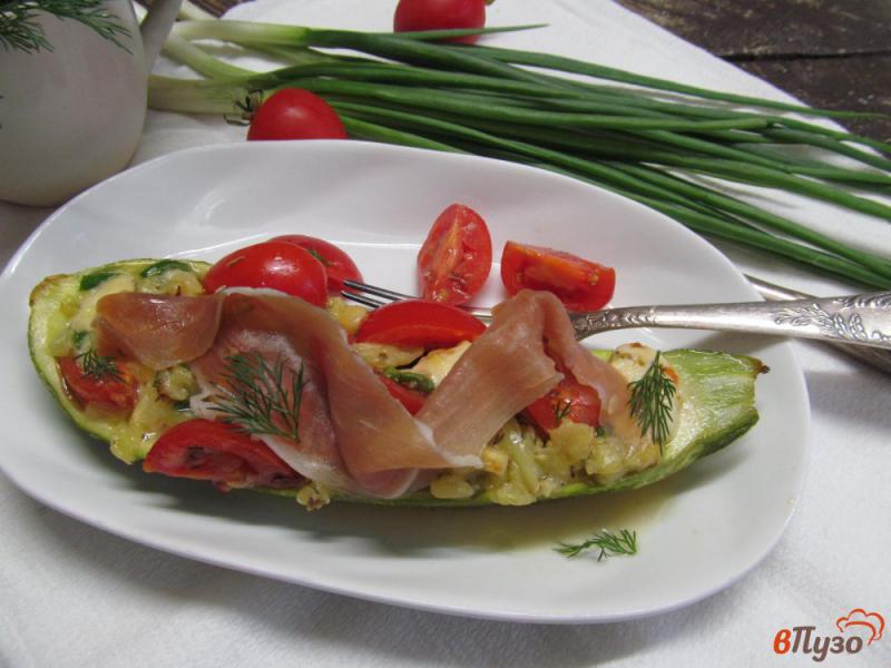 Фото приготовление рецепта: Фаршированные кабачки сыром и помидором черри шаг №7