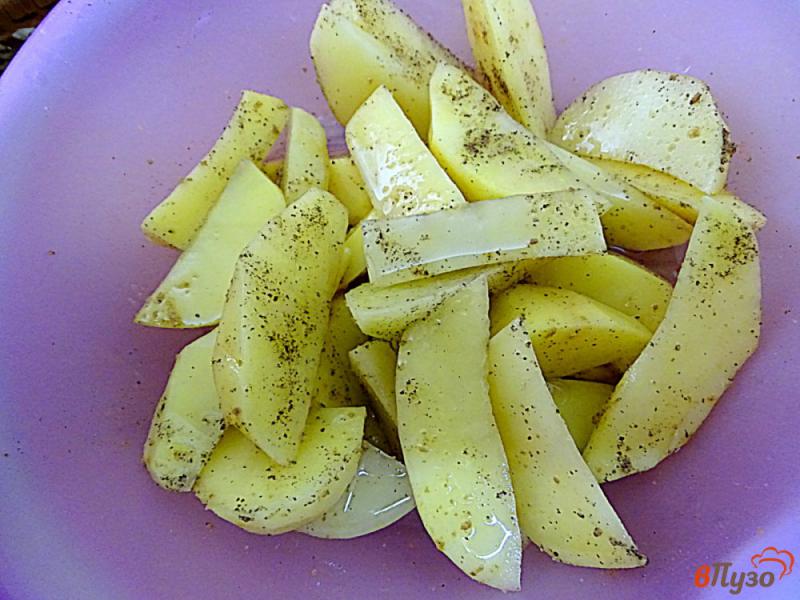 Фото приготовление рецепта: Картофель запеченный в сухарях шаг №2