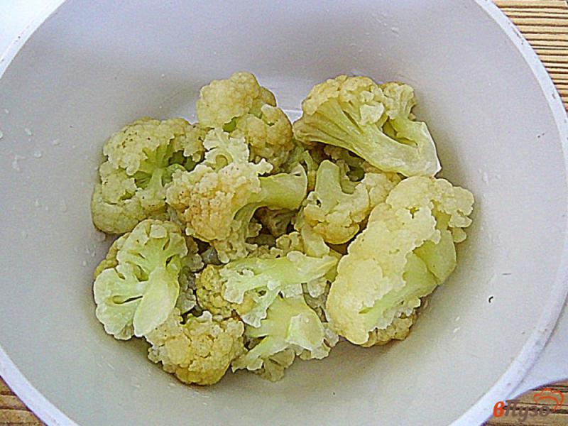 Фото приготовление рецепта: Цветная капуста со сметаной в микроволновке шаг №2