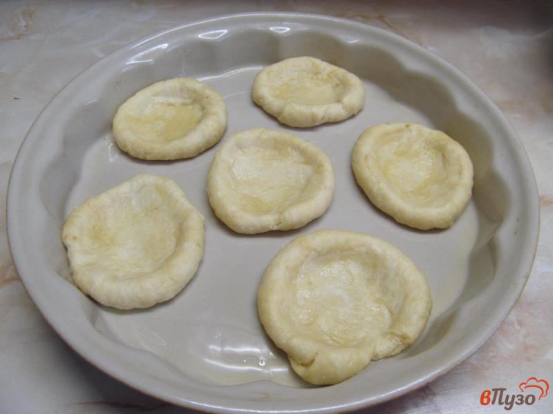 Фото приготовление рецепта: Творожно-яблочные ватрушки шаг №6