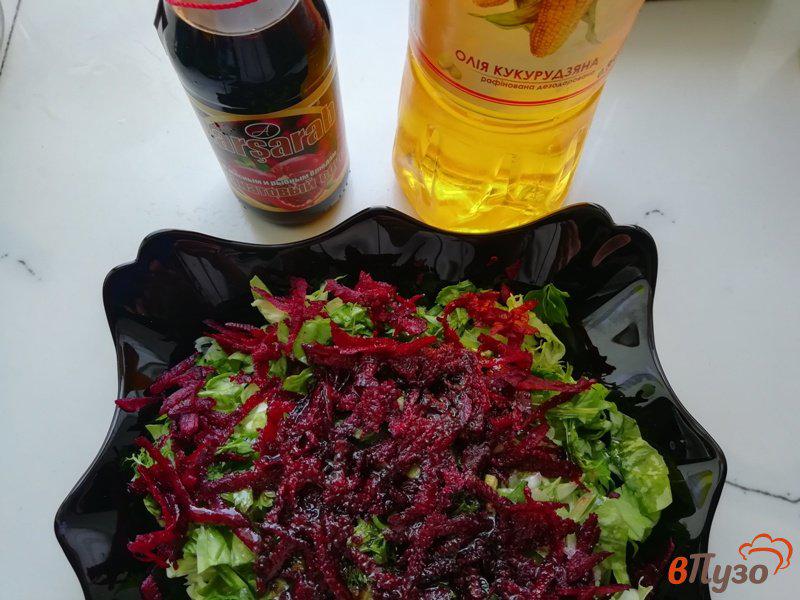 Фото приготовление рецепта: Салат из молодых овощей с зеленью и заправкой из гранатового соуса шаг №3