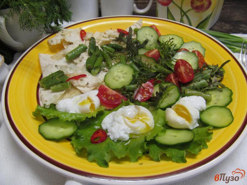 Фото приготовление рецепта: Салат с рукколой и яйцом-пашот шаг №9