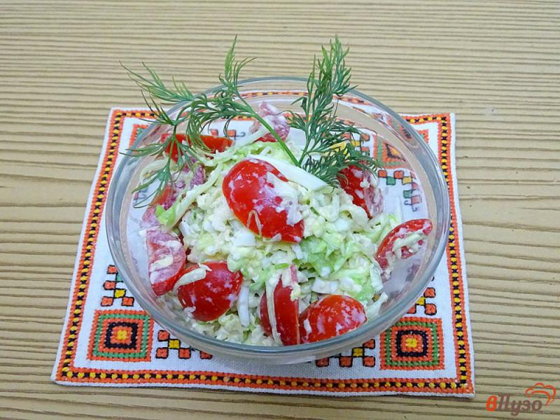 Фото приготовление рецепта: Салат из капусты, сыра, помидоров с особой заправкой шаг №9