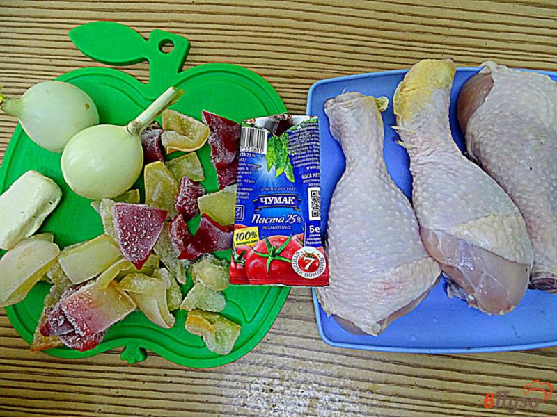 Фото приготовление рецепта: Куриные голени тушёные в соусе шаг №1