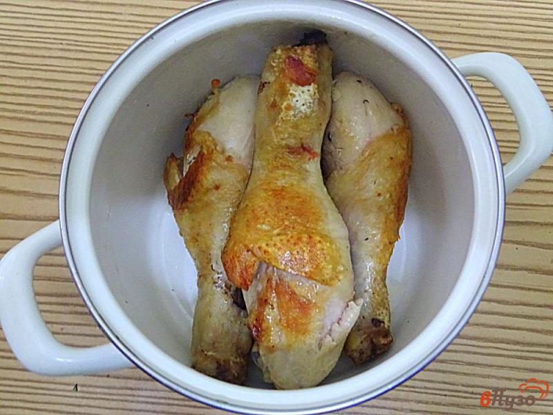 Фото приготовление рецепта: Куриные голени тушёные в соусе шаг №5