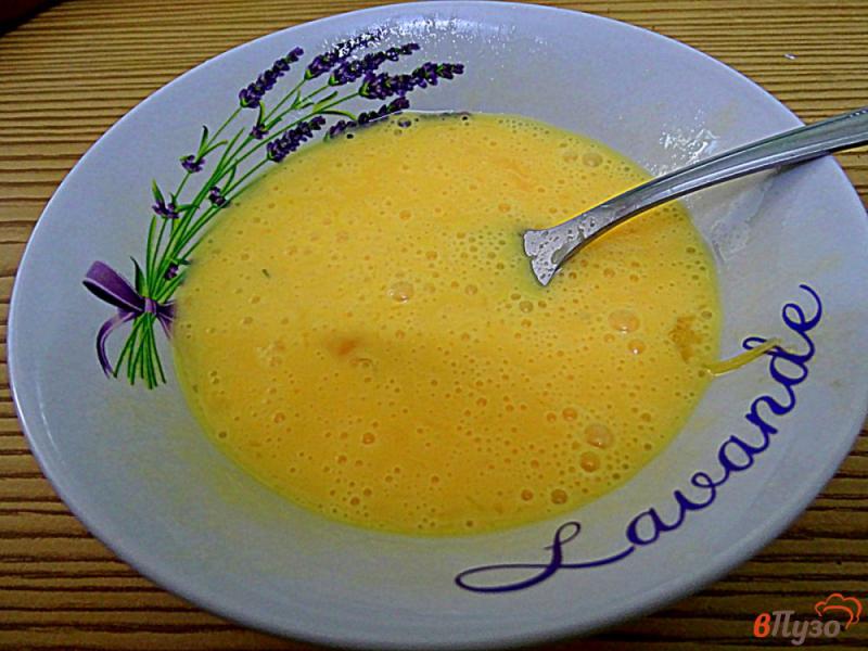 Фото приготовление рецепта: Яичный суп с зеленью шаг №5