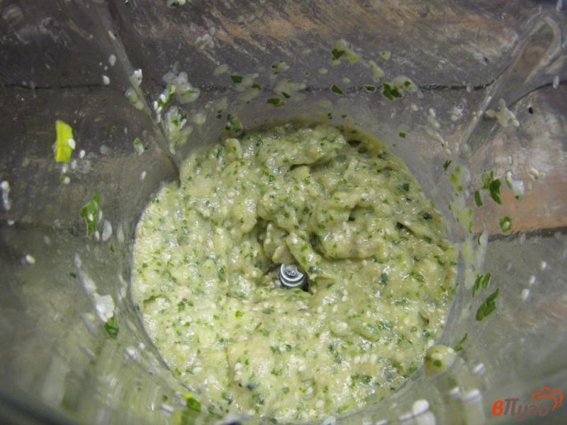 Фото приготовление рецепта: Колбаски из индейки с сыром в кунжутной панировке шаг №3