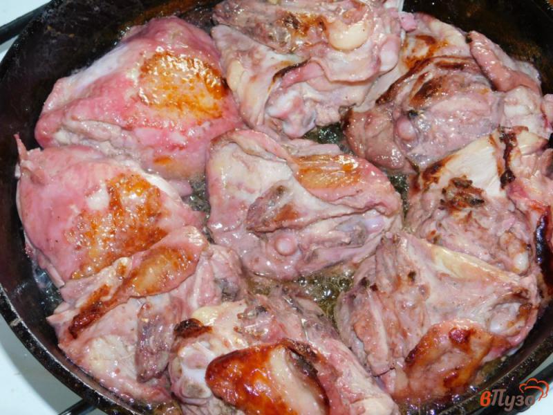 Фото приготовление рецепта: Куриные бедра в малиновом маринаде шаг №4