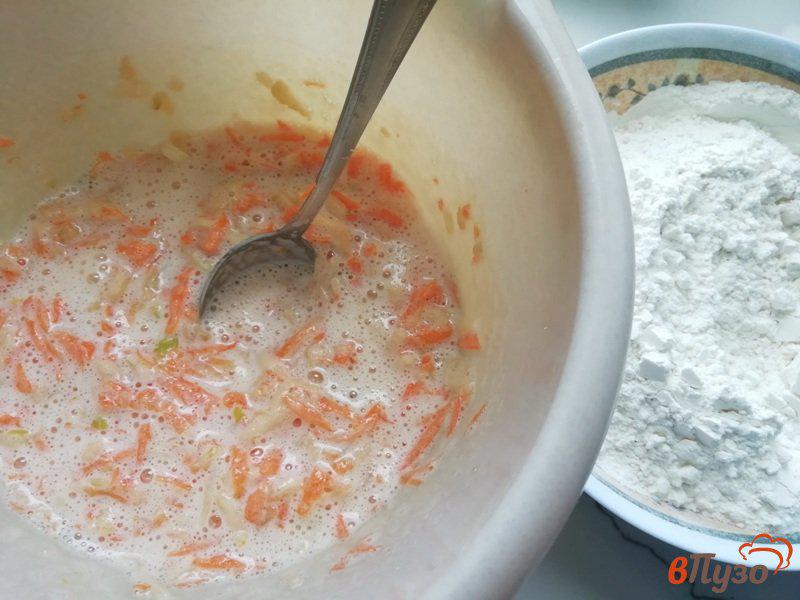 Фото приготовление рецепта: Морковно-яблочный пирог с маскарпоне шаг №2