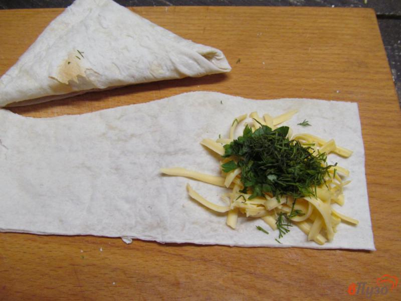 Фото приготовление рецепта: Пирожки с сыром и зеленью шаг №5