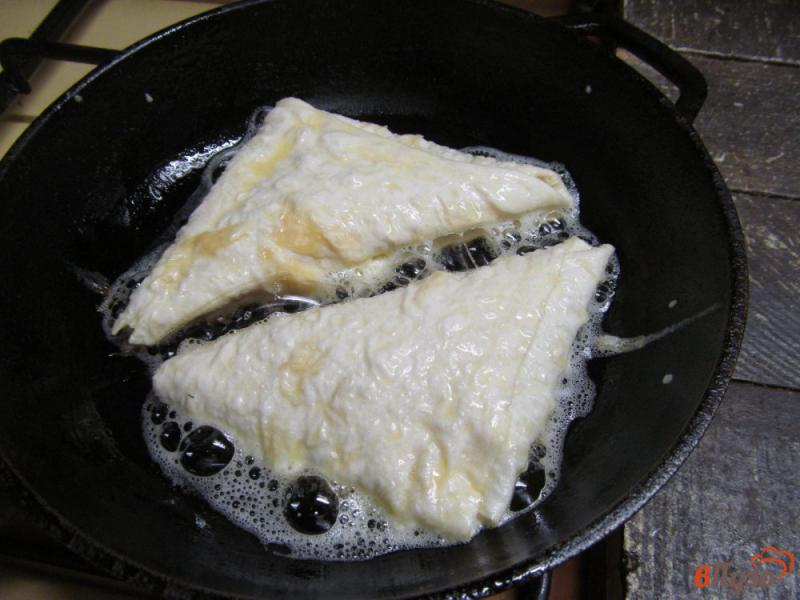 Фото приготовление рецепта: Пирожки с сыром и зеленью шаг №9