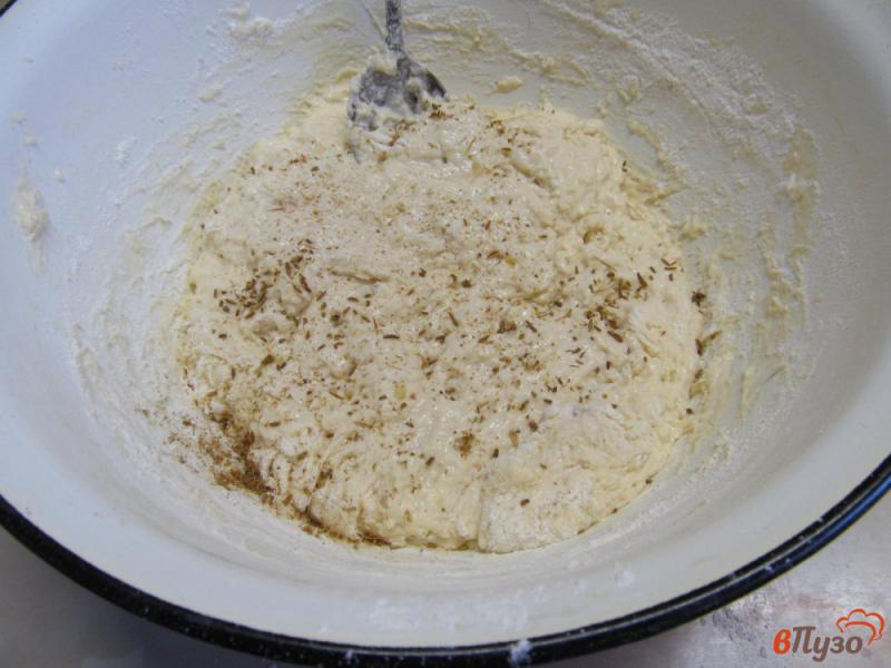 Фото приготовление рецепта: Булочки с начинкой из вареной курицы и картофельным пюре шаг №4