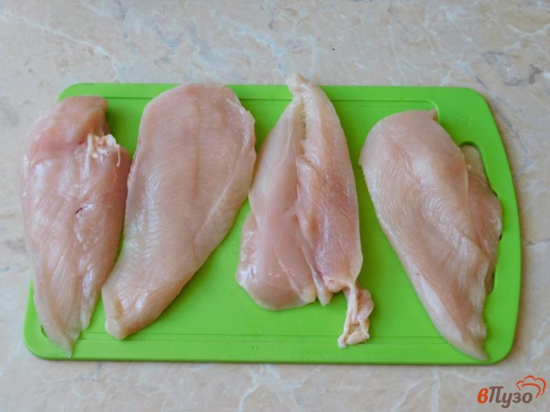 Фото приготовление рецепта: Куриное филе, тушенное в сливках шаг №1