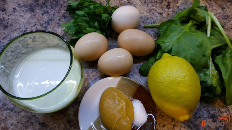 Фото приготовление рецепта: Салат из шпината с яйцом шаг №1