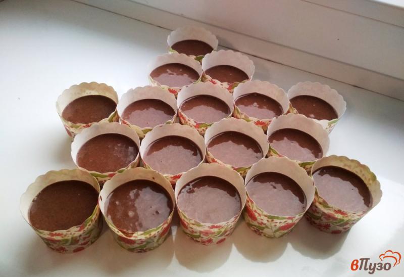 Фото приготовление рецепта: Капкейки шоколадные шаг №7