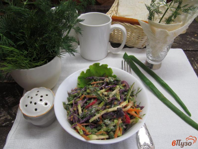 Фото приготовление рецепта: Салат из красной капусты с кабачком шаг №5