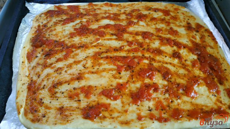 Фото приготовление рецепта: Пицца с колбасками шаг №10