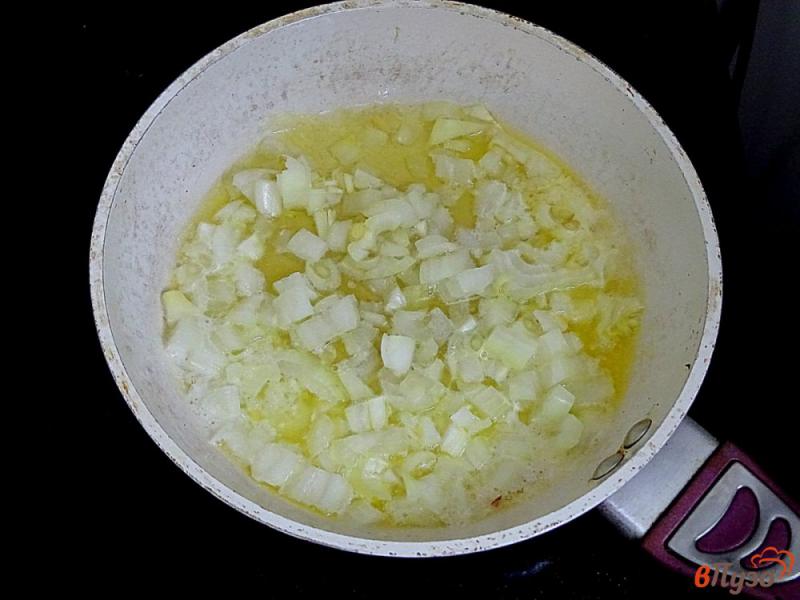 Фото приготовление рецепта: Галушки из куриного фарша в сметанном соусе шаг №3