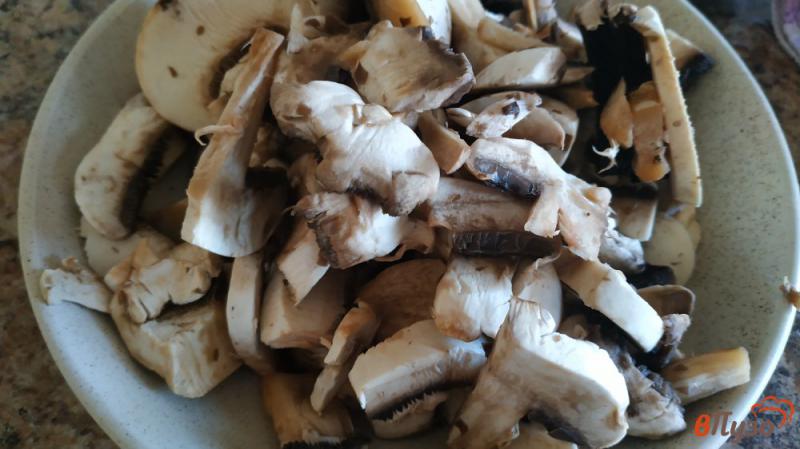 Фото приготовление рецепта: Картофельные драники с грибами шаг №2