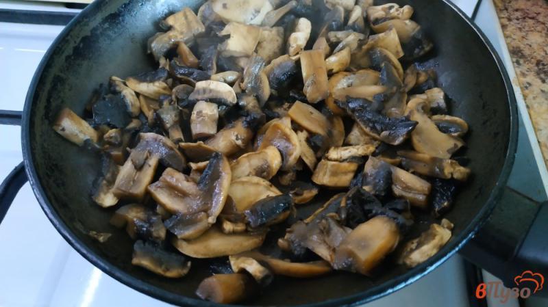Фото приготовление рецепта: Картофельные драники с грибами шаг №3