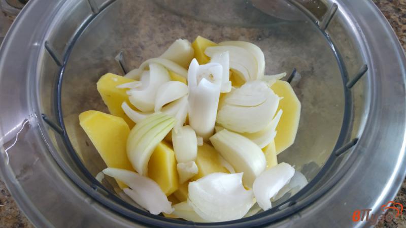 Фото приготовление рецепта: Картофельные драники с грибами шаг №4