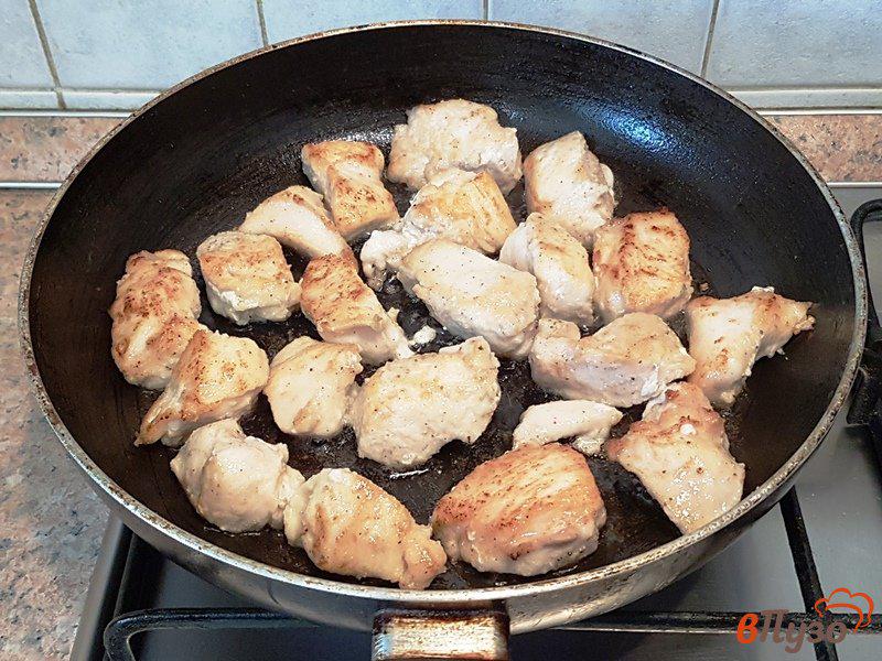 Фото приготовление рецепта: Курица в яблочном соке шаг №4