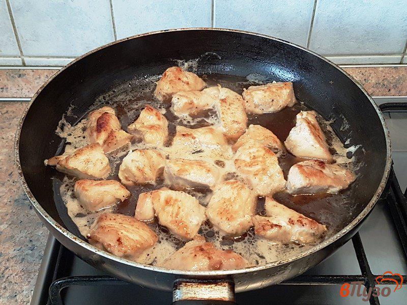 Фото приготовление рецепта: Курица в яблочном соке шаг №5
