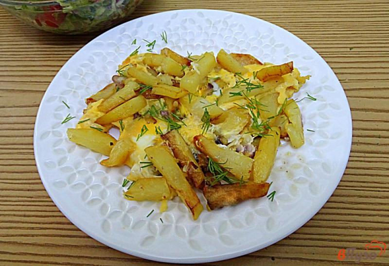 Фото приготовление рецепта: Картофель жареный с яйцом шаг №10