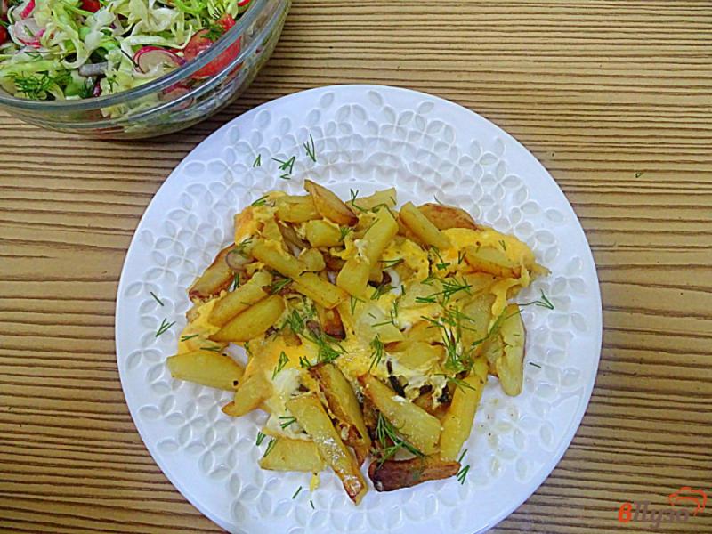 Фото приготовление рецепта: Картофель жареный с яйцом шаг №11