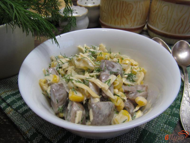 Фото приготовление рецепта: Грибной салат с сыром шаг №8