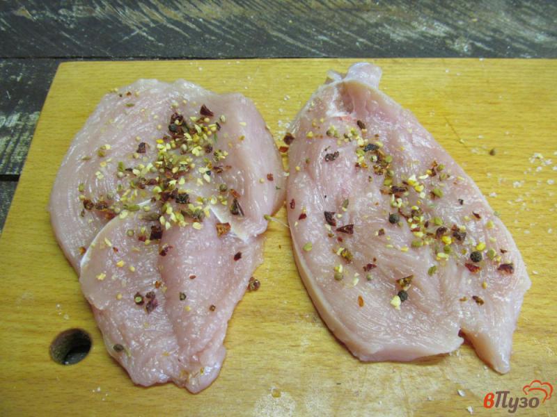 Фото приготовление рецепта: Запеченное филе индейки со шпинатом шаг №2