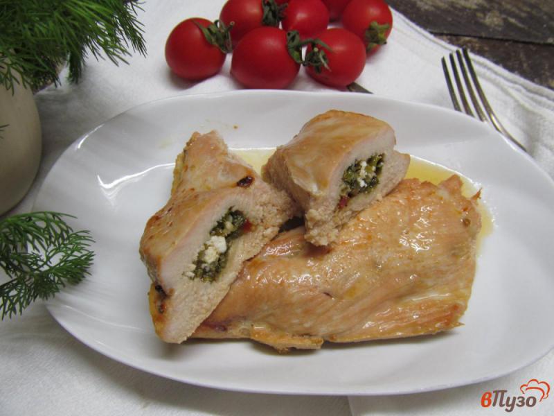Фото приготовление рецепта: Запеченное филе индейки со шпинатом шаг №7